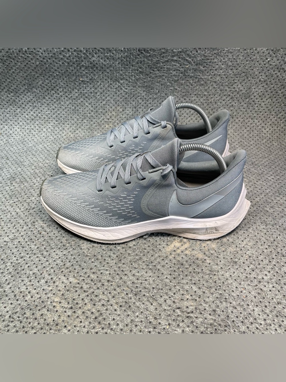 Nike Air Zoom Winflo 6 Grey Running Shoes Size 9.5 Women’s